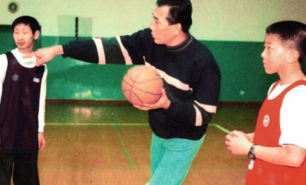 篮球基本功训练顺序口诀是什么_1