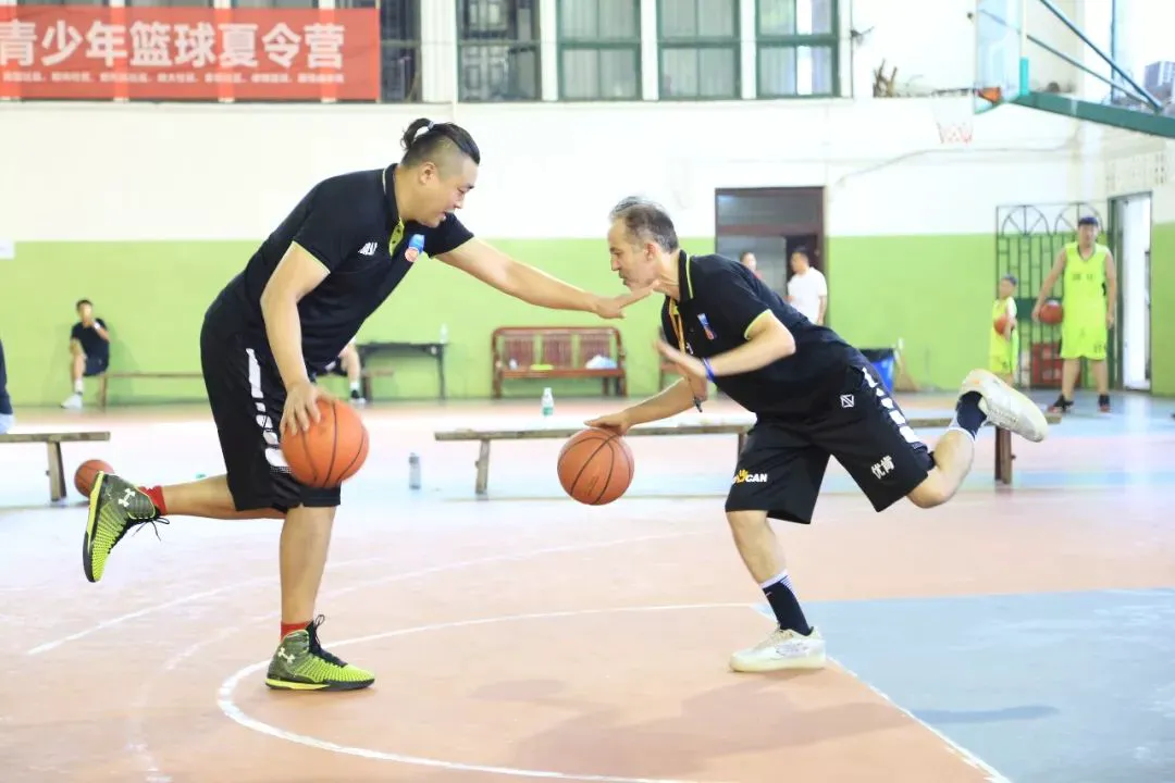 如何通过反馈分析提升篮球战术意识_1